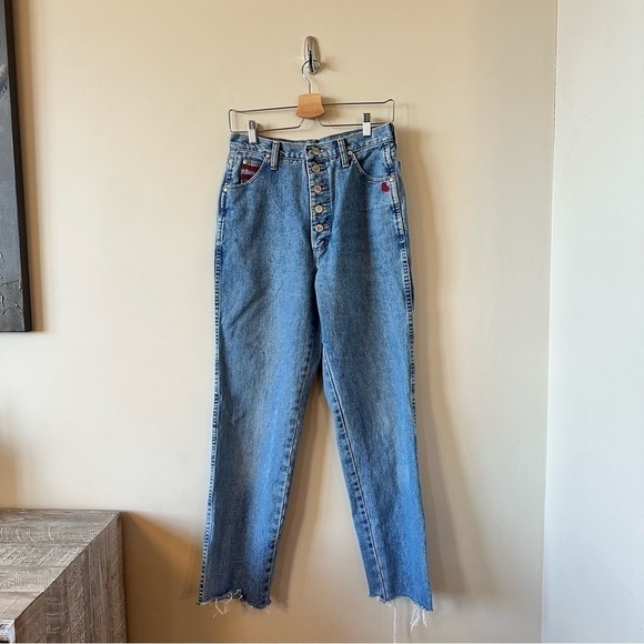 VINTAGE-WRANGLER Hand Painted Heart & Arrow Design High Rise Raw Hem Jean - Picture 5 of 13